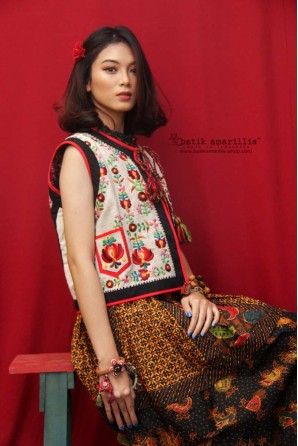 batik amarillis's folklore vest 8-PO