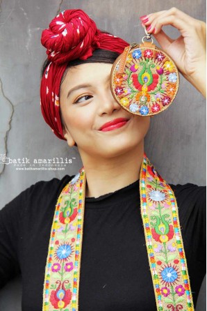 batik amarillis's coin bag charm