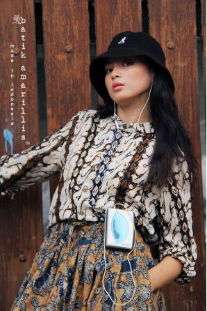 batik amarillis's uno top-PO