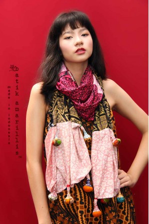 batik amarillis's signatured lollies shawl