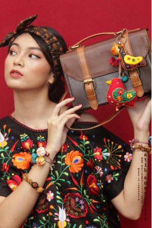 batik amarillis's old town bag & Tori to Hana charm
