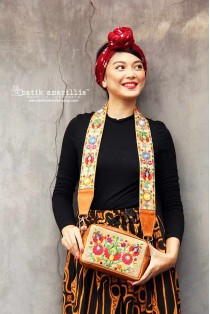 batik amarillis's wanderer bag