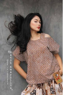 batik amarillis's breezy blouse 3
