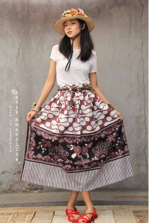 batik amarillis's traveller skirt