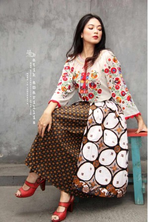 batik amarillis's hajnalka blouse-PO