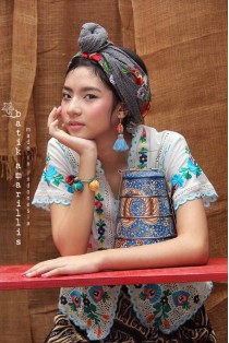 batik amarillis's  crinkle shawl-PO