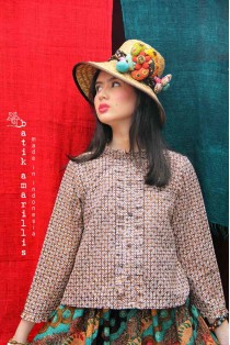 batik amarillis's amarillissima ruffle top