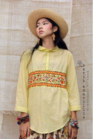 batik amarillis's uno top-PO