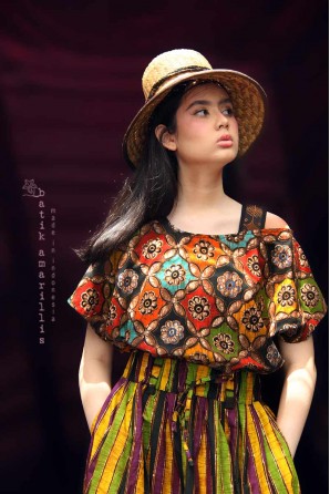 batik amarillis's breezy blouse 3