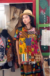 batik amarillis's uno top