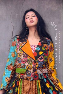 batik amarillis's it girl jacket