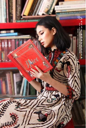 batik amarillis's birthday dress 8