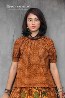 batik amarillis's la sagrada blouse