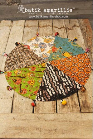 batik amarillis's round o' clock table cloth