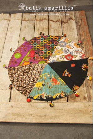 batik amarillis's round o' clock table cloth