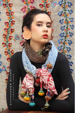 batik amarillis's signatured lollies shawl