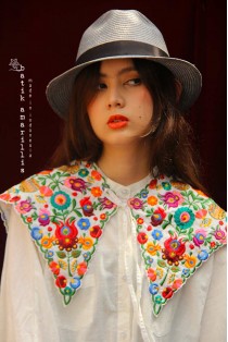batik amarillis's mayflower collar
